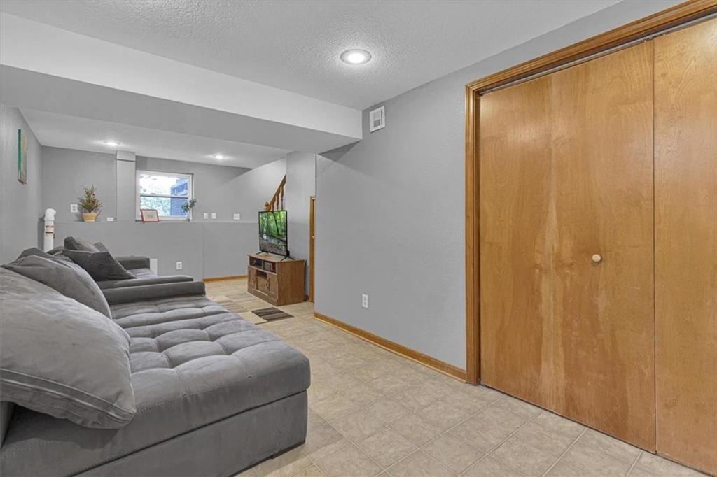 7005 MICHAEL Lane — photo 27
