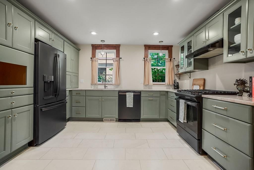 3633 Genessee Street — photo 13