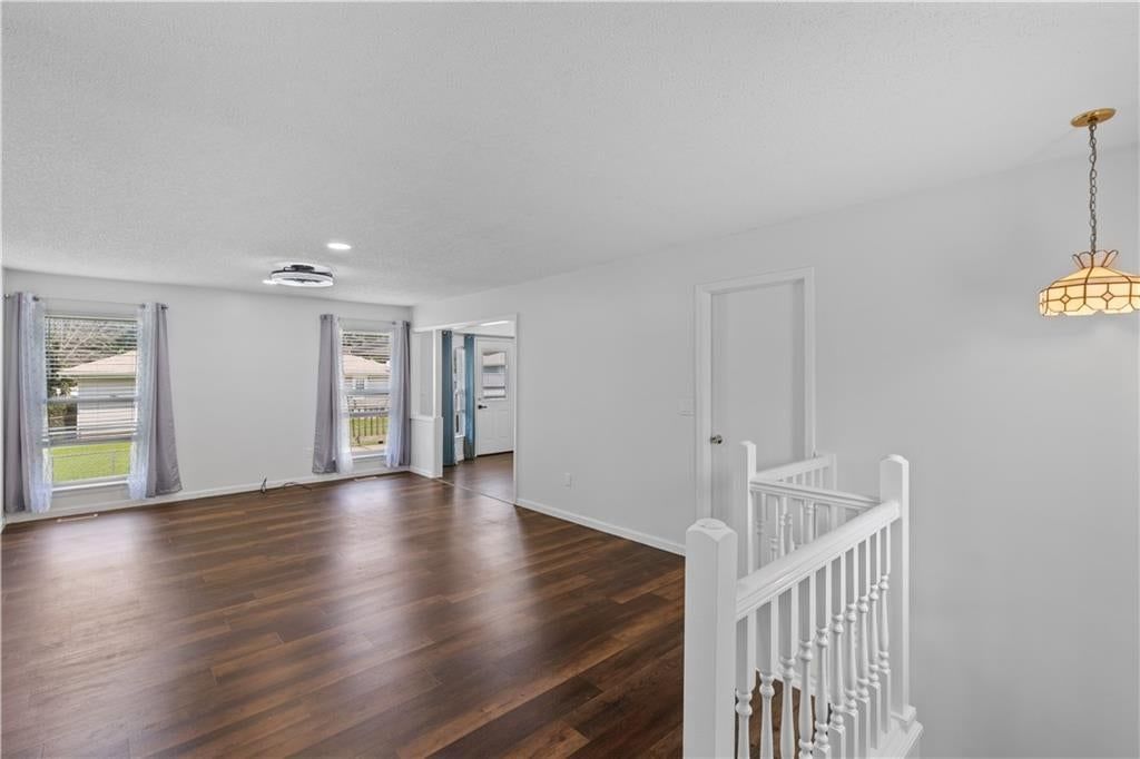 404 Oakwood Street — photo 3