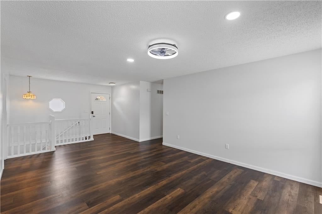 404 Oakwood Street — photo 4