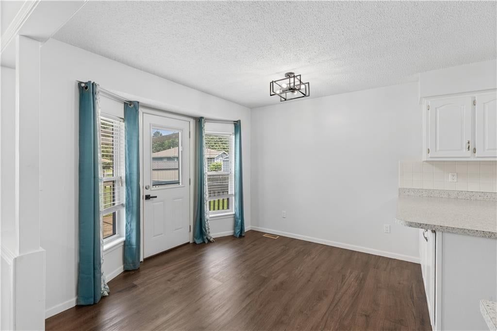 404 Oakwood Street — photo 5