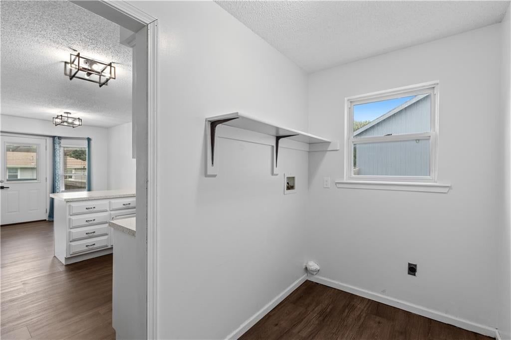 404 Oakwood Street — photo 8