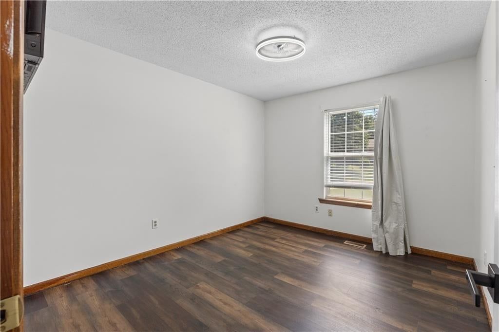 404 Oakwood Street — photo 10