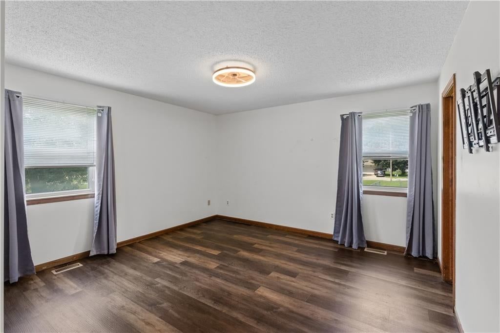 404 Oakwood Street — photo 14