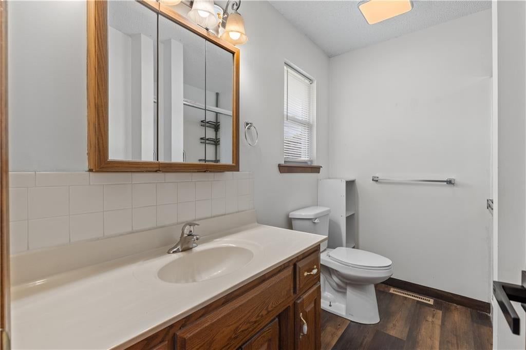 404 Oakwood Street — photo 16