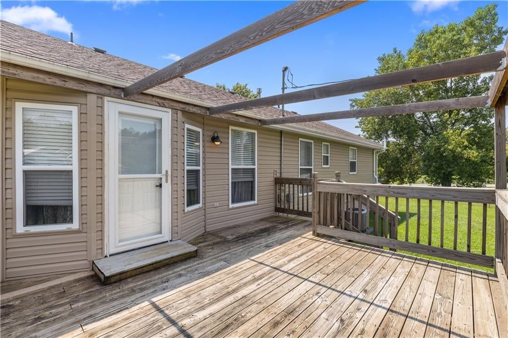 404 Oakwood Street — photo 18