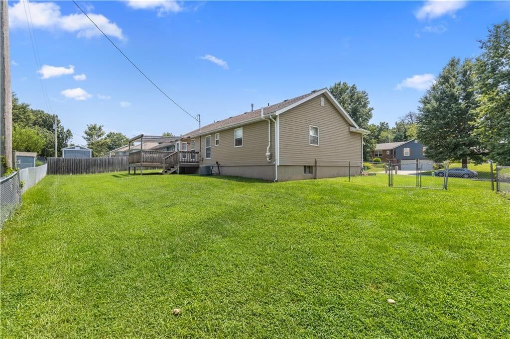 404 Oakwood Street — photo 21