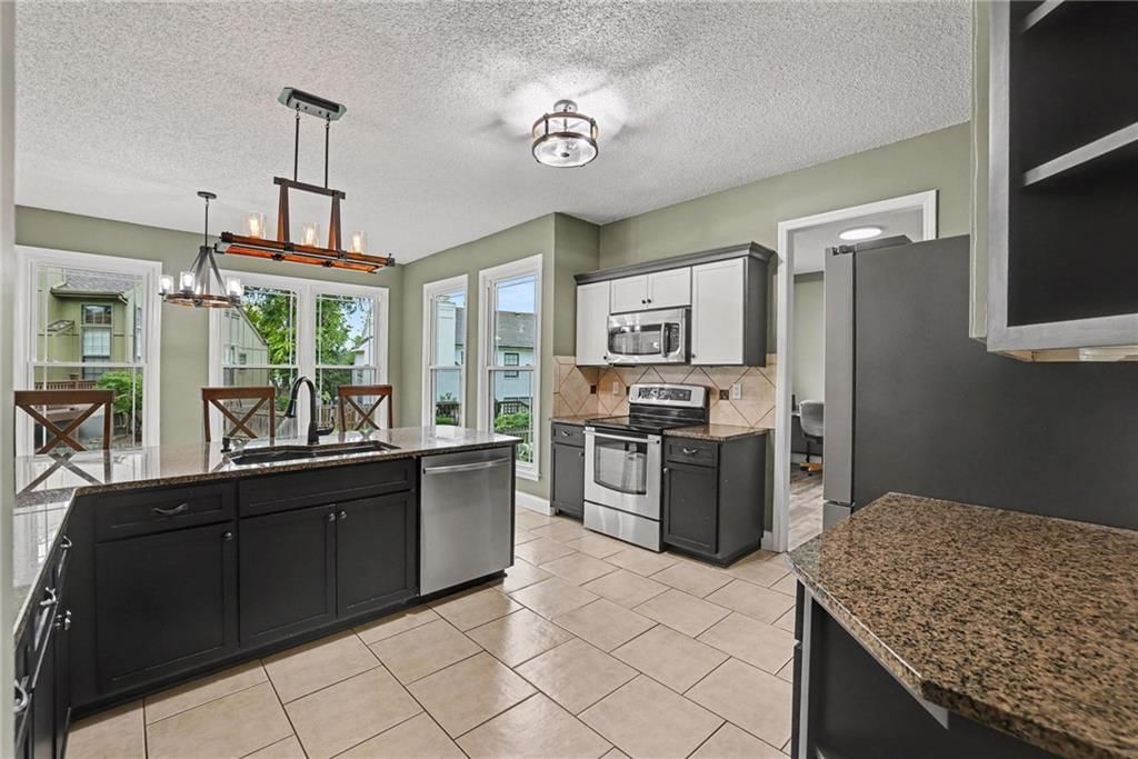 15231 Hemlock Street — photo 10