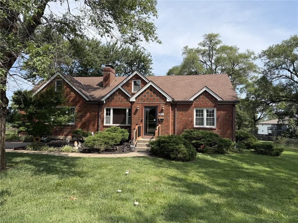 10910 W 67 Street, Shawnee, KS: listing photo 3