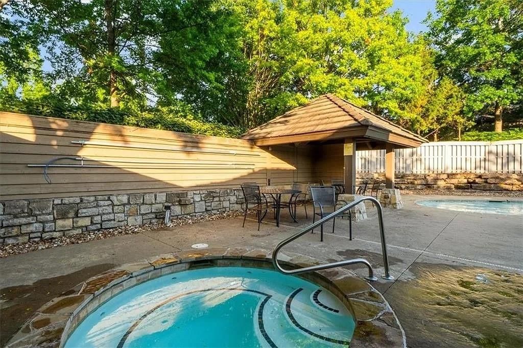 1708 NE Woodland Shores Lane — photo 53