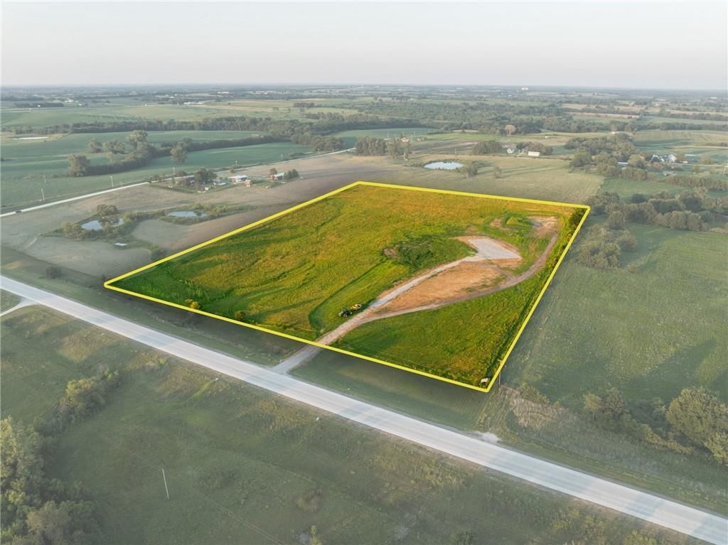 5292 N 13 Highway, Hamilton, MO