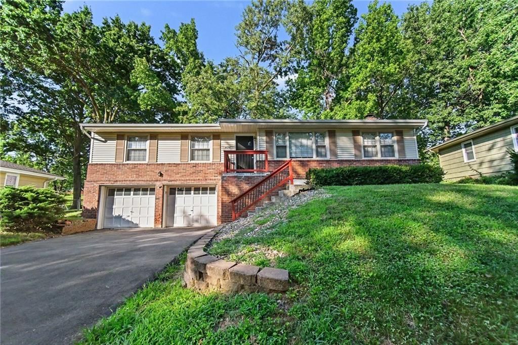 4630 NE Gladstone Avenue — photo 1