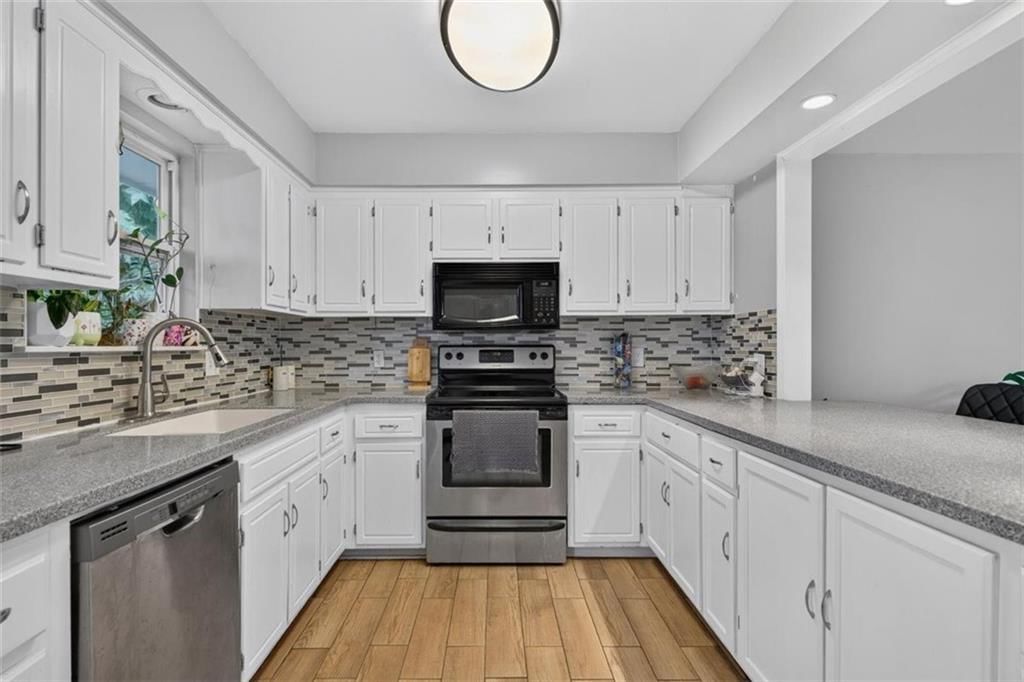 15821 W 152ND Terrace — photo 8