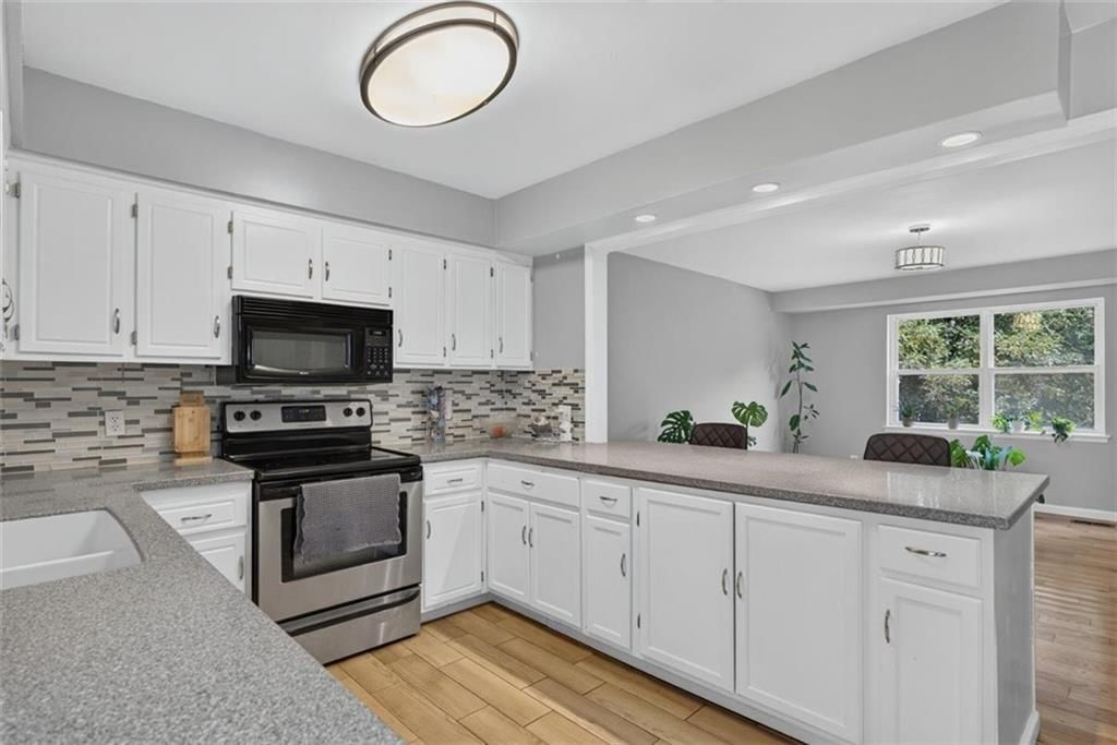 15821 W 152ND Terrace — photo 9