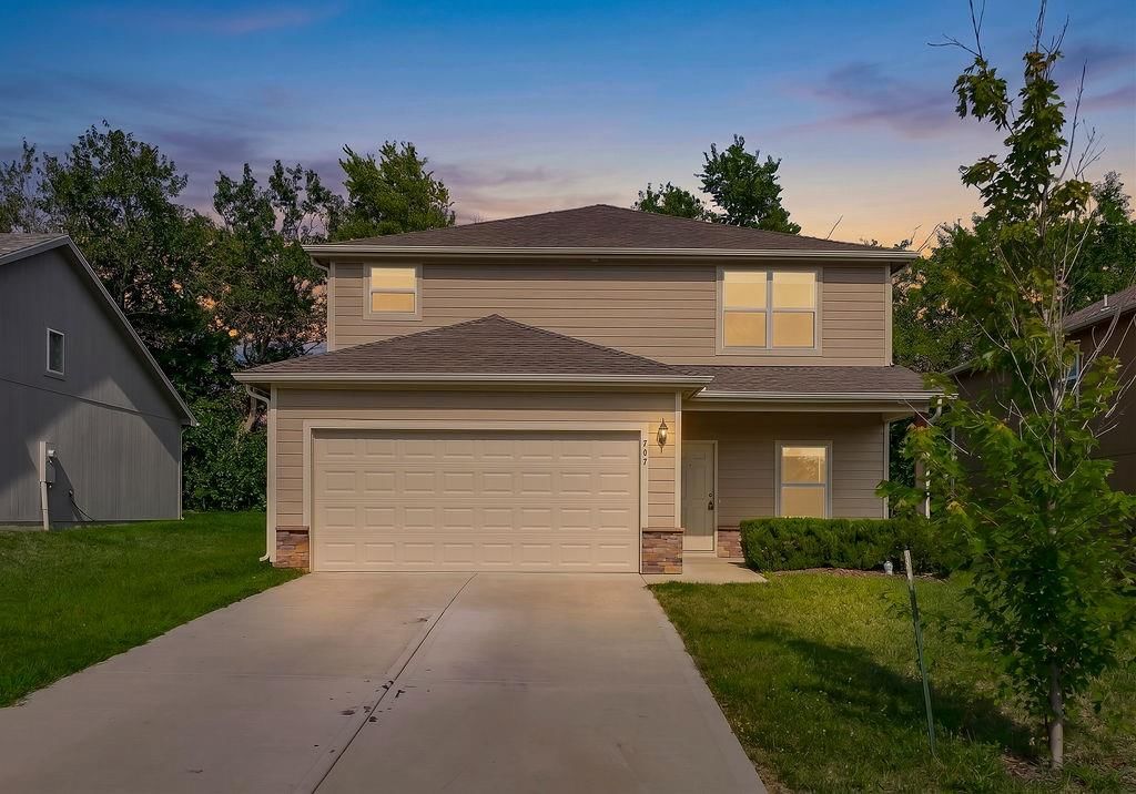 707 Roseberry Drive — photo 1