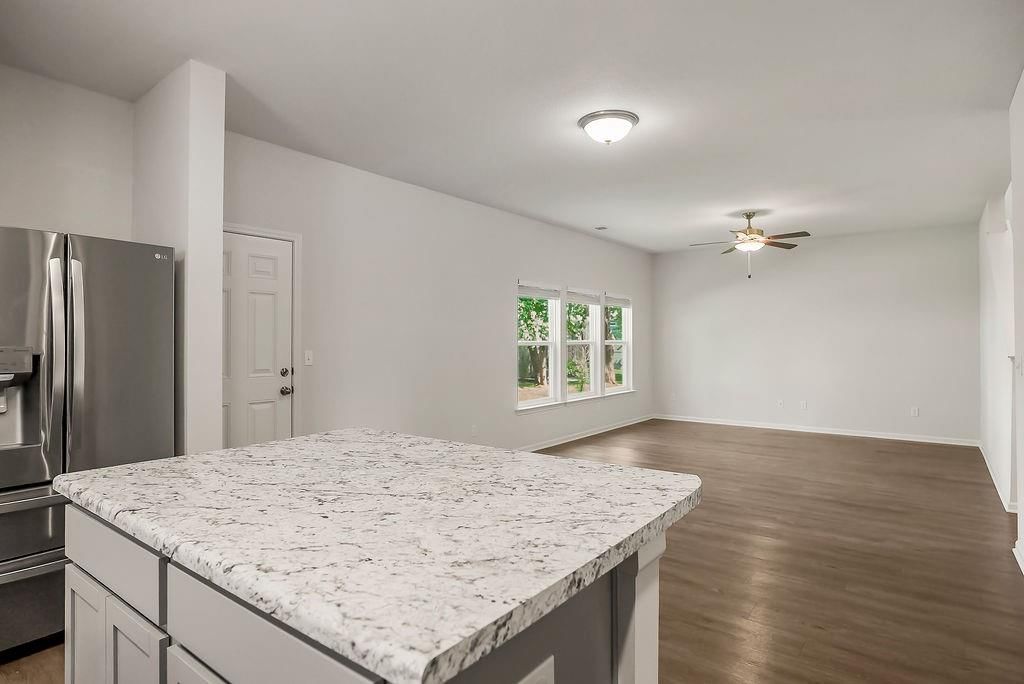 707 Roseberry Drive — photo 17