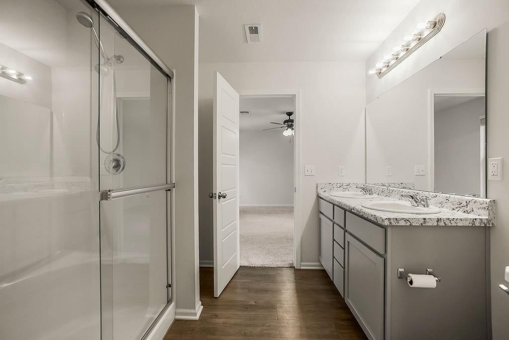 707 Roseberry Drive — photo 32