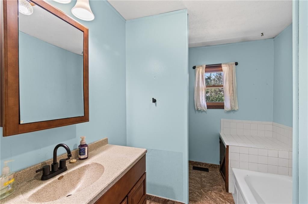 3593 State Route C Highway — photo 17
