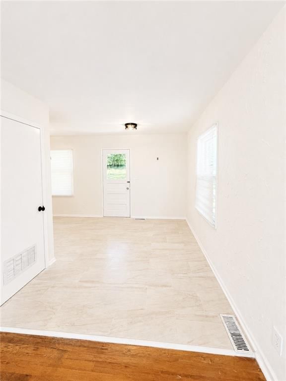 7606 E 50th Terrace — photo 3