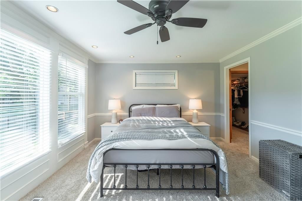 5649 Perry Lane — photo 8
