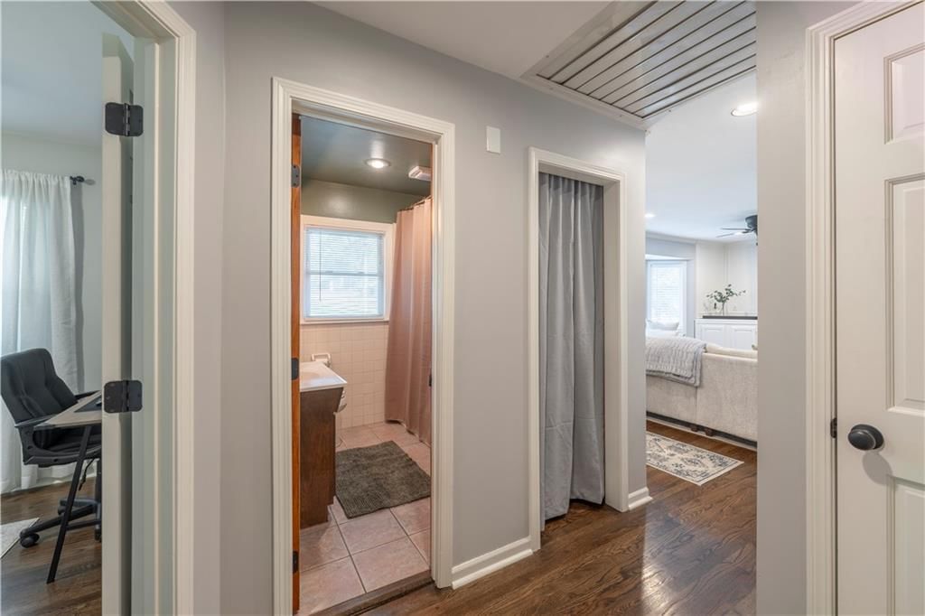 5649 Perry Lane — photo 15