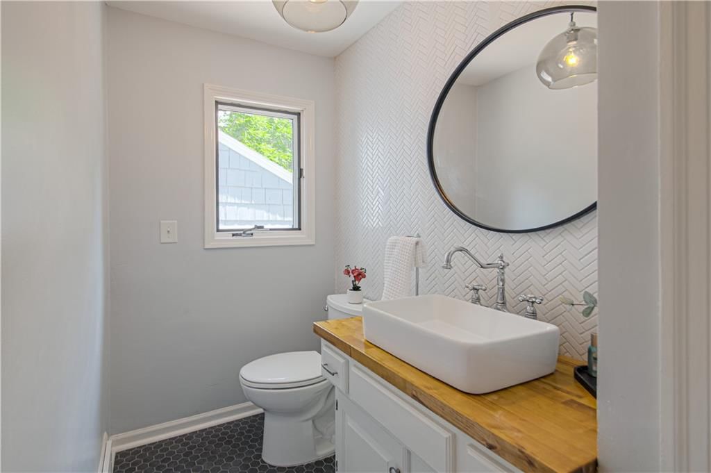 8751 Sleepy Hollow Road — photo 19