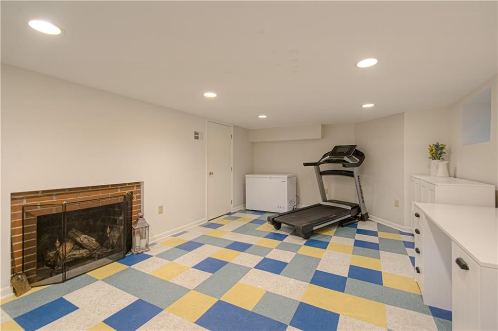 8751 Sleepy Hollow Road — photo 32