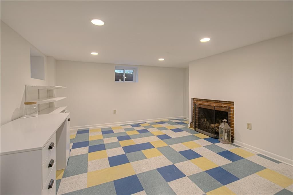 8751 Sleepy Hollow Road — photo 33