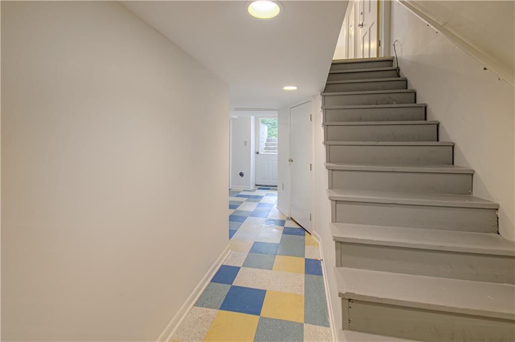 8751 Sleepy Hollow Road — photo 36