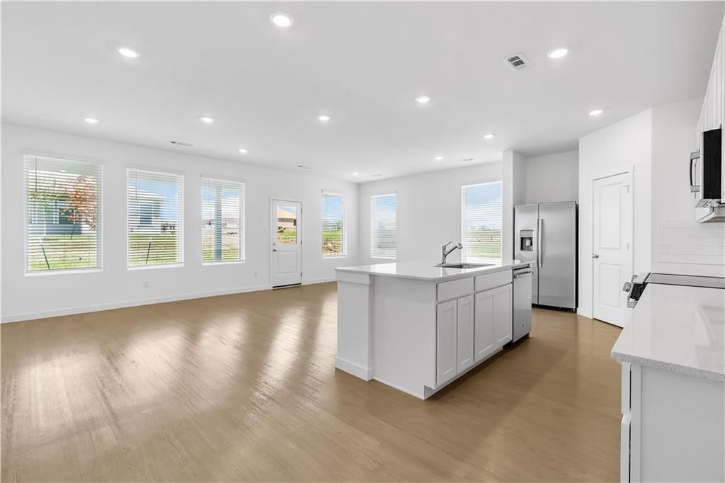 21360 W Cleveland Street — photo 5