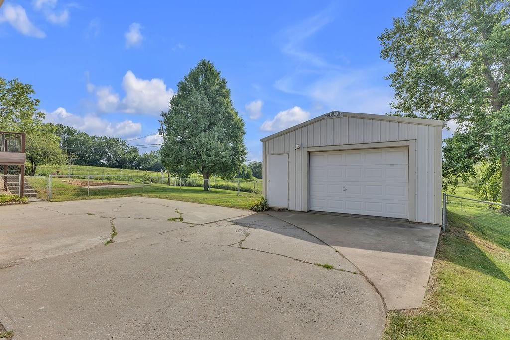 1501 Lion Road — photo 38