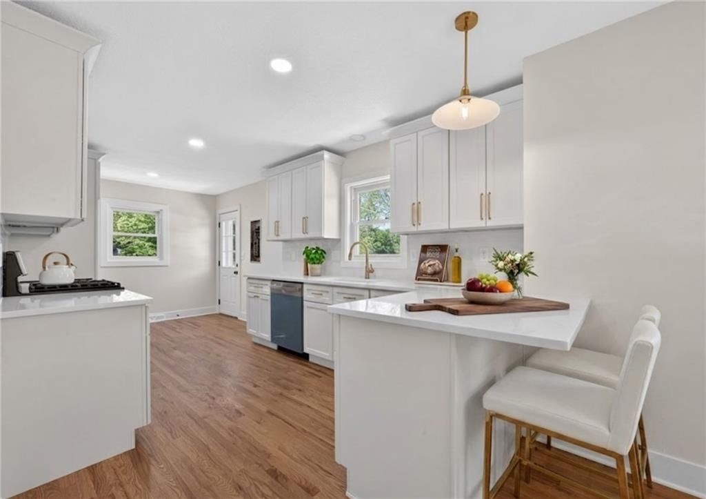10408 W 65th Street — photo 2