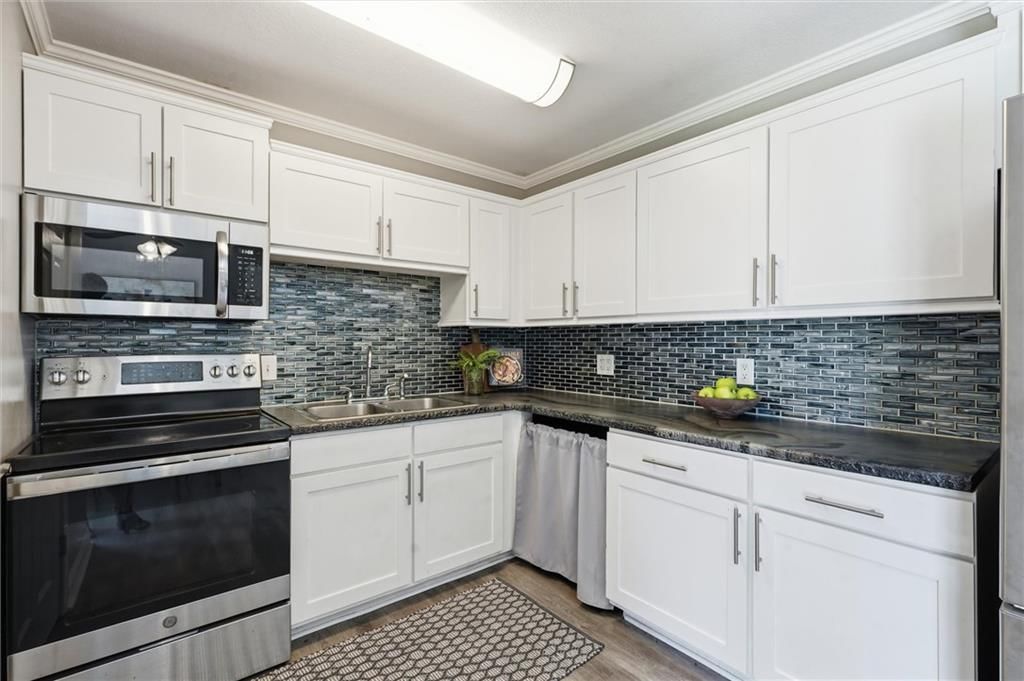 1825 Brook Street — photo 8