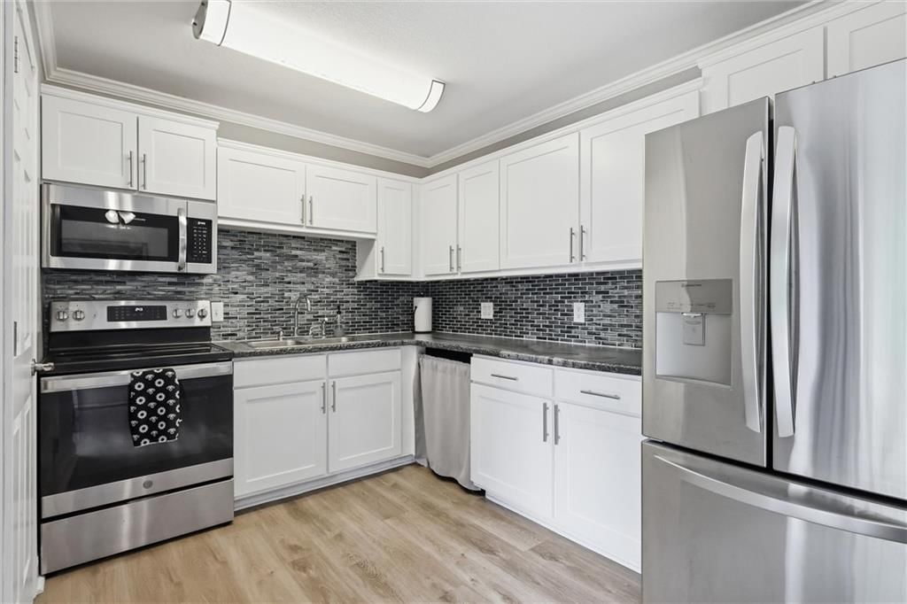 1825 Brook Street — photo 11