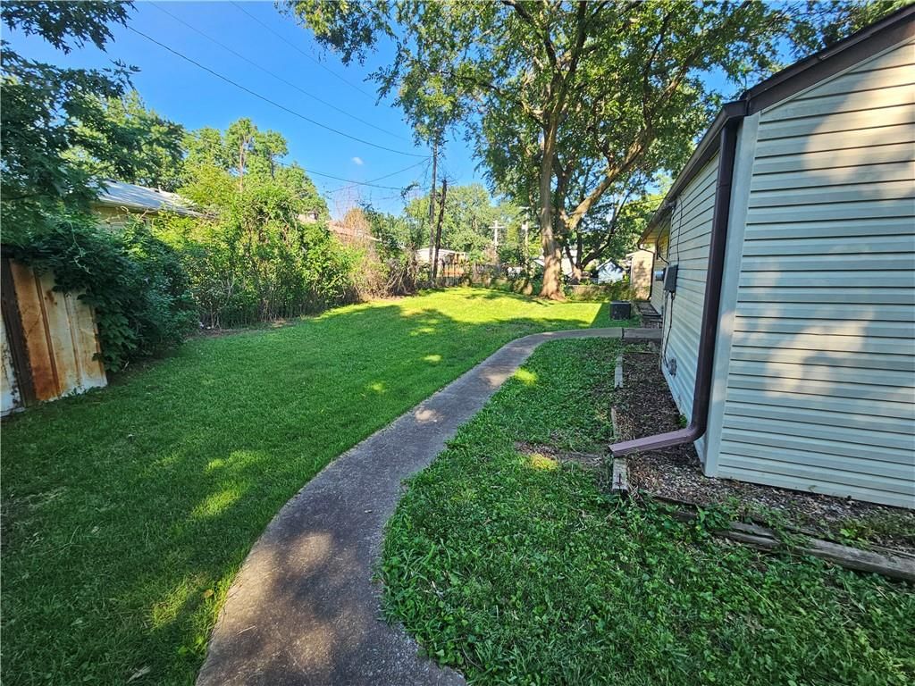 306 Pacific Drive — photo 2