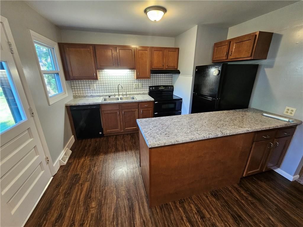 306 Pacific Drive — photo 10