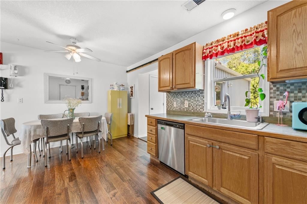 5520 Barton Lane — photo 4