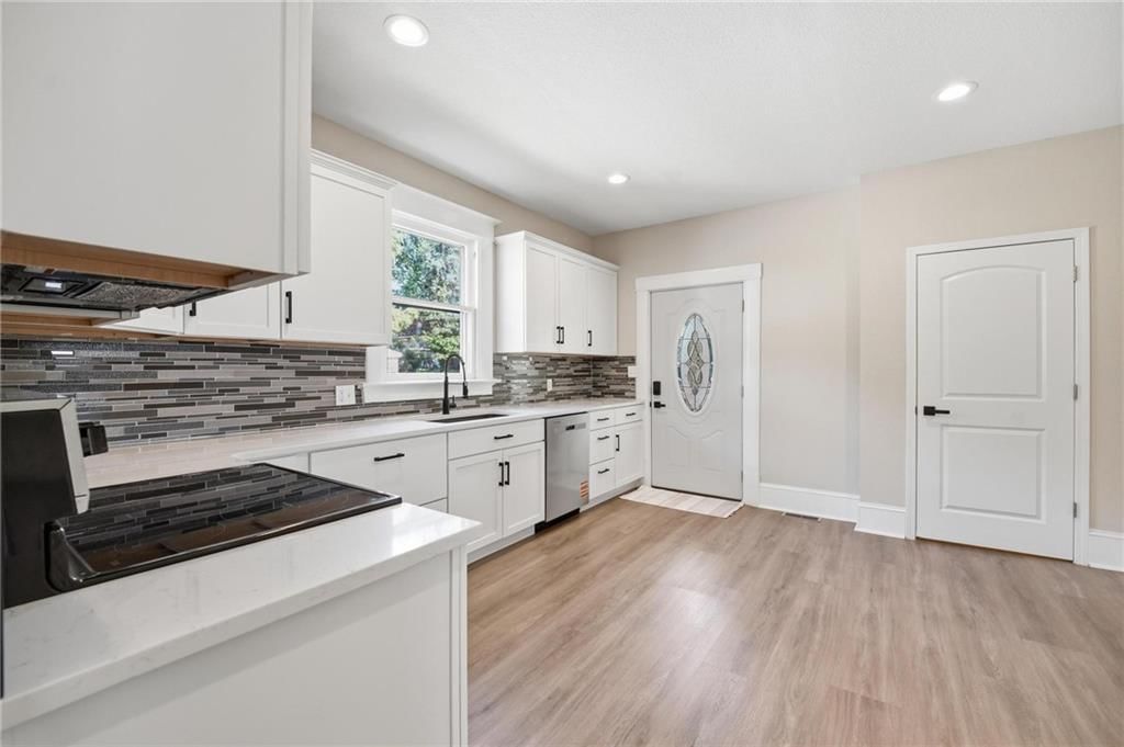 2420 Jules Street — photo 15