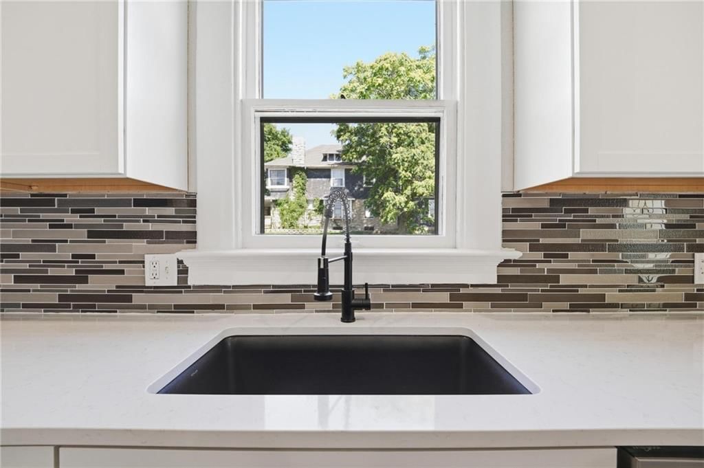 2420 Jules Street — photo 18