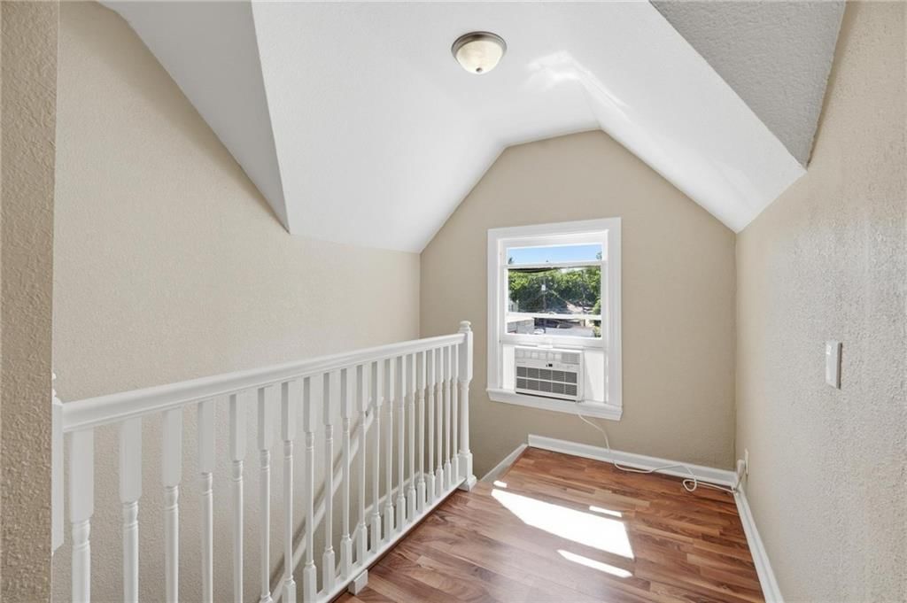 2420 Jules Street — photo 32