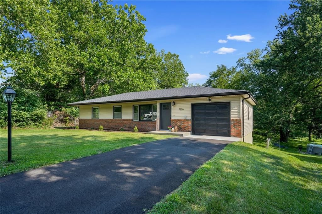 Photo 2 of 25 - 7226 Webster Avenue, Kansas City, KS 66109