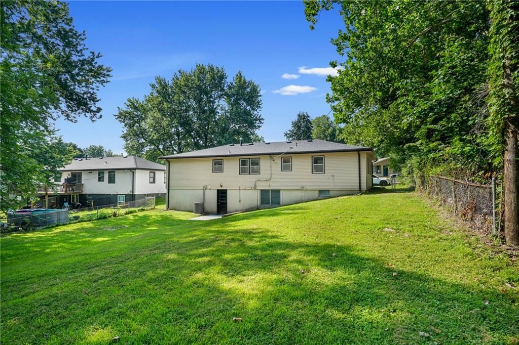 Photo 6 of 25 - 7226 Webster Avenue, Kansas City, KS 66109