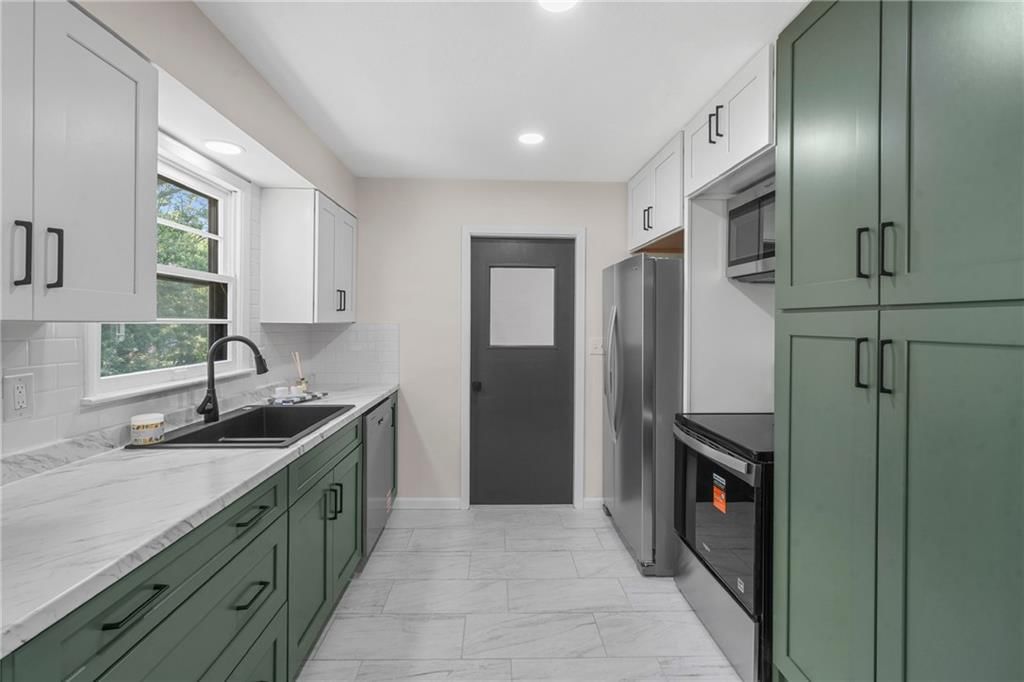 Photo 14 of 25 - 7226 Webster Avenue, Kansas City, KS 66109