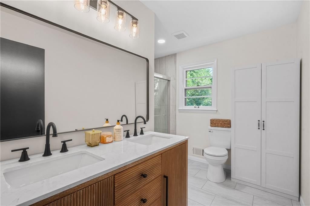Photo 18 of 25 - 7226 Webster Avenue, Kansas City, KS 66109