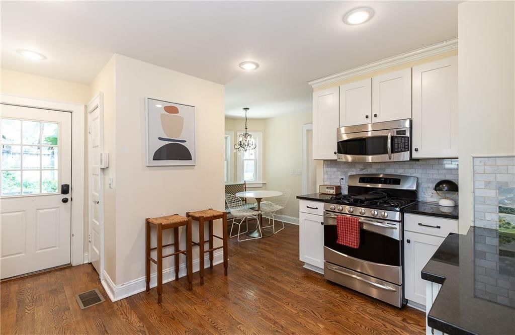 316 E 68th Terrace — photo 9