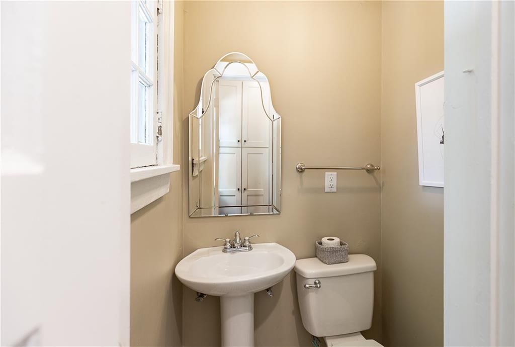 316 E 68th Terrace — photo 10