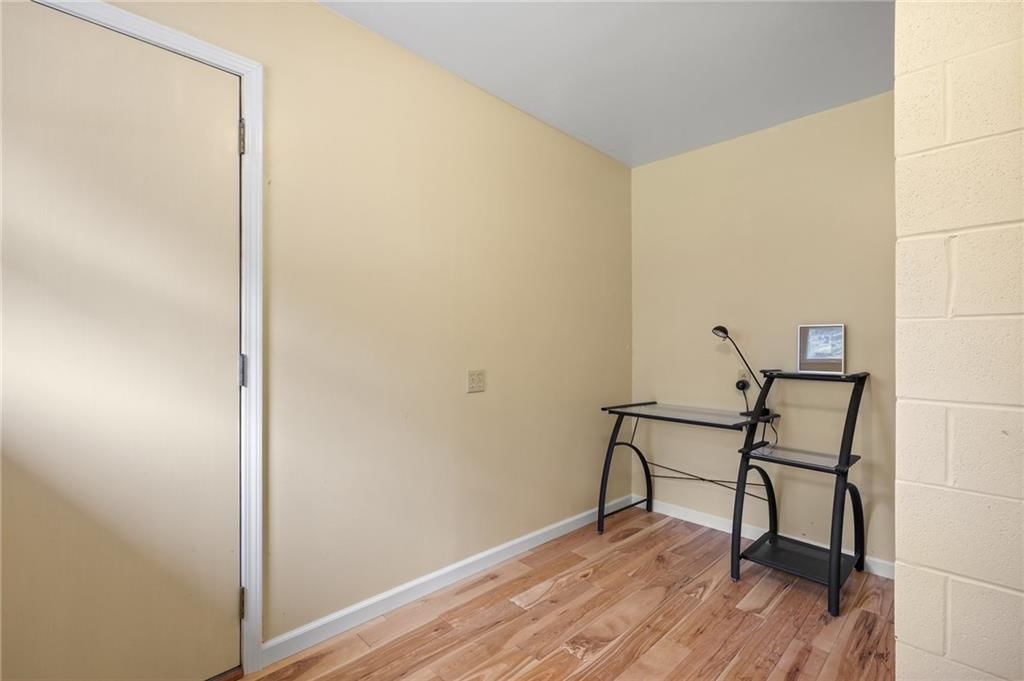 2204 S Taylor Street — photo 35