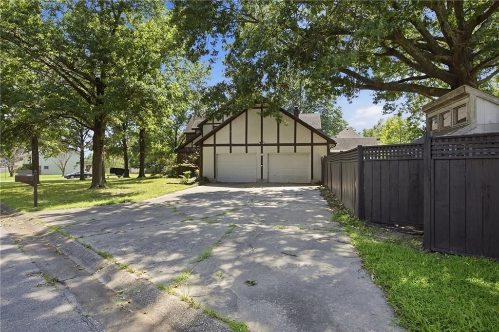 2204 S Taylor Street — photo 41