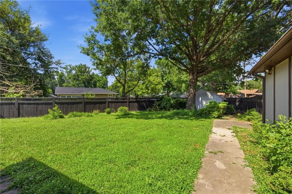 2204 S Taylor Street — photo 42