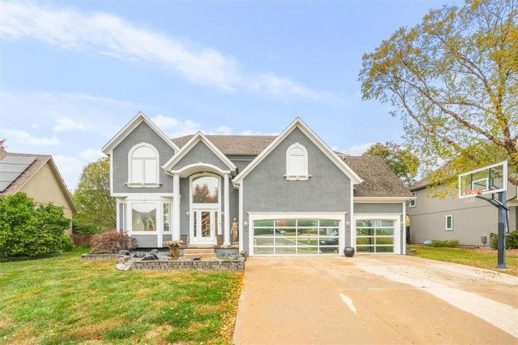 332 NE Parks Edge Drive — photo 1